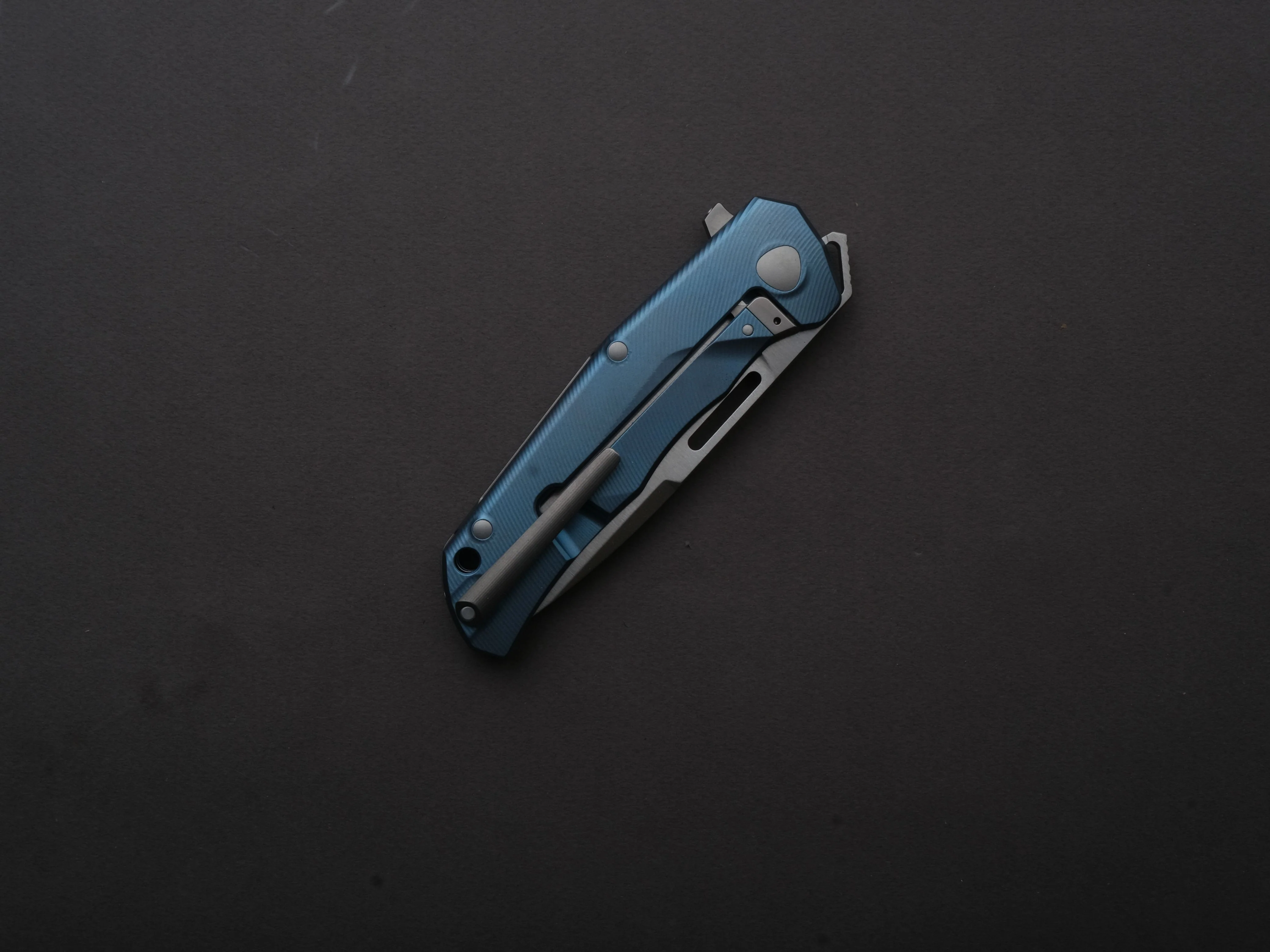LionSTEEL - Folding Knife - Q4TTRO - Frame Lock - Magnacut - 84mm - Blue Titanium - Image 7