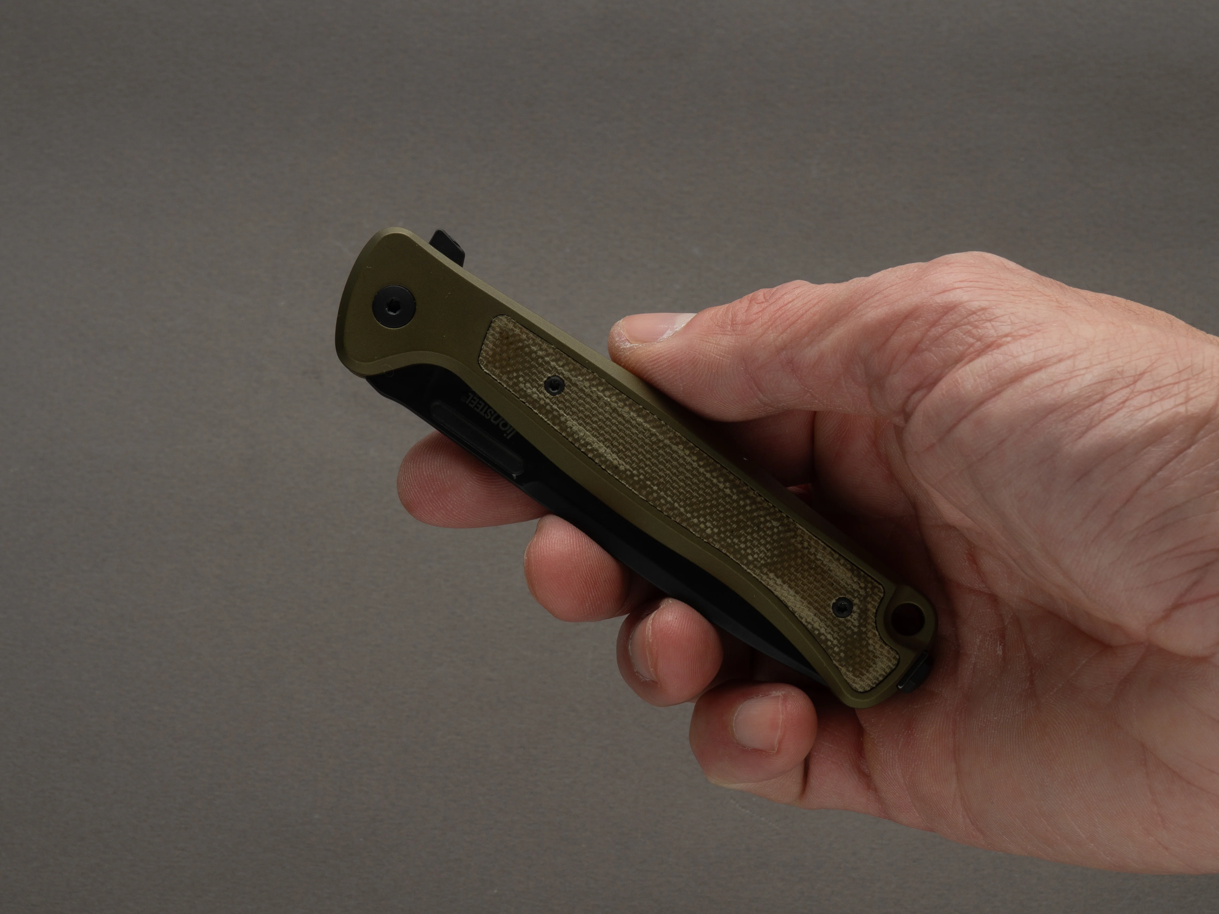 lionSTEEL - SOLID Folding Knife - Frame Lock - Skinny - MagnaCut - 85mm - Green Aluminum Handle - Mil Spec - Image 5