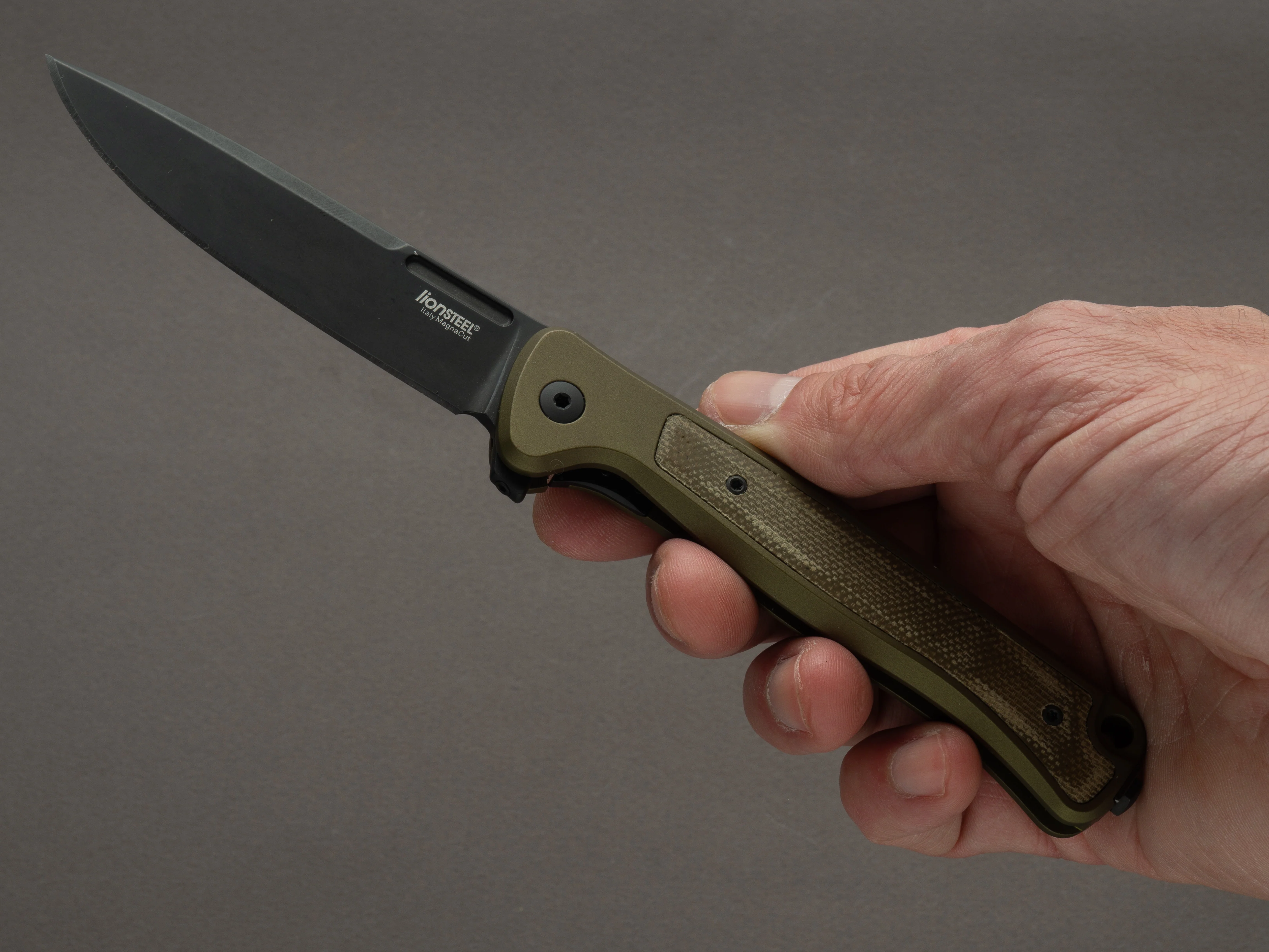 lionSTEEL - SOLID Folding Knife - Frame Lock - Skinny - MagnaCut - 85mm - Green Aluminum Handle - Mil Spec - Image 6