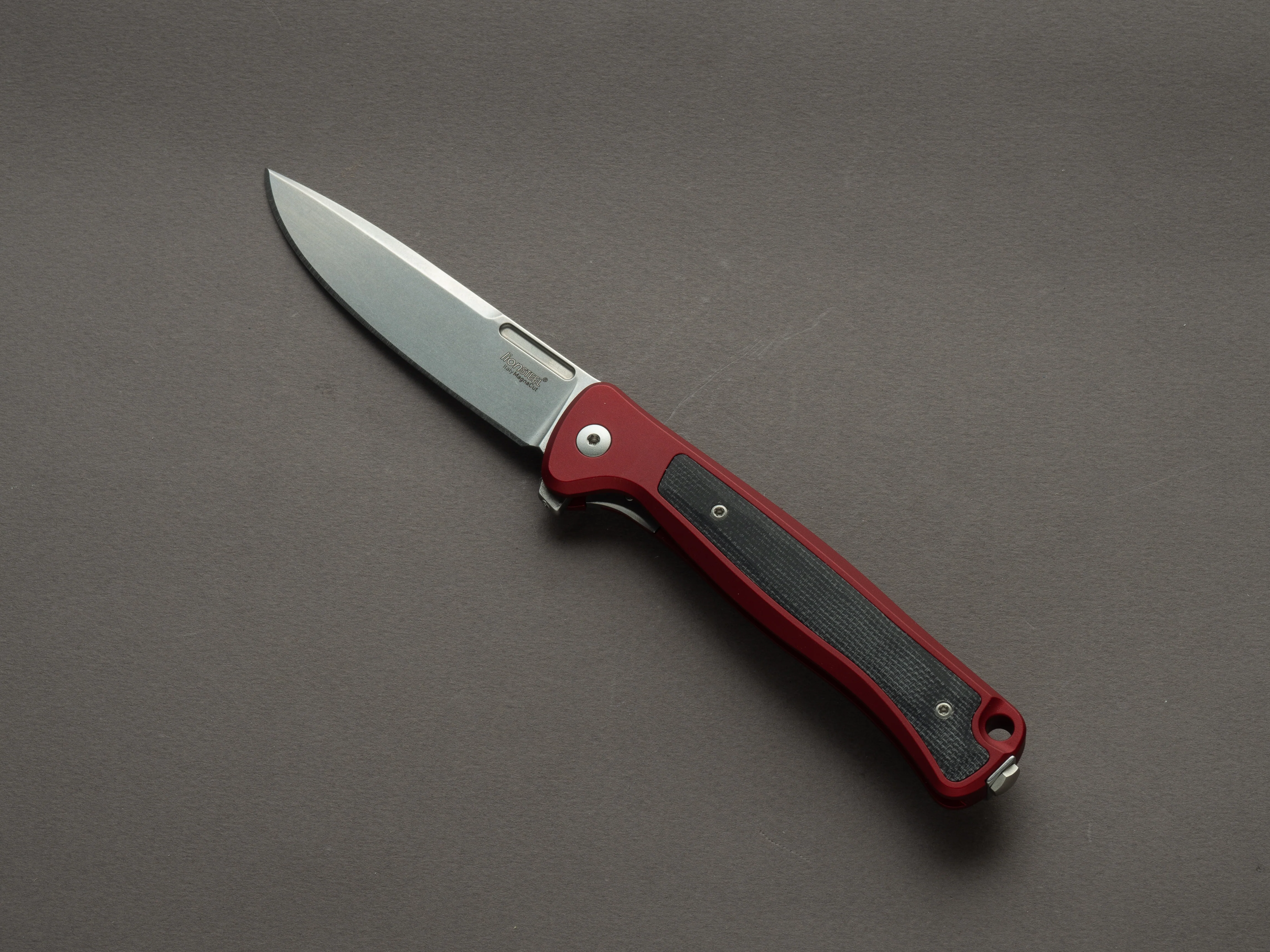 lionSTEEL - SOLID Folding Knife - Frame Lock - Skinny - MagnaCut - 85mm - Red Aluminum Handle