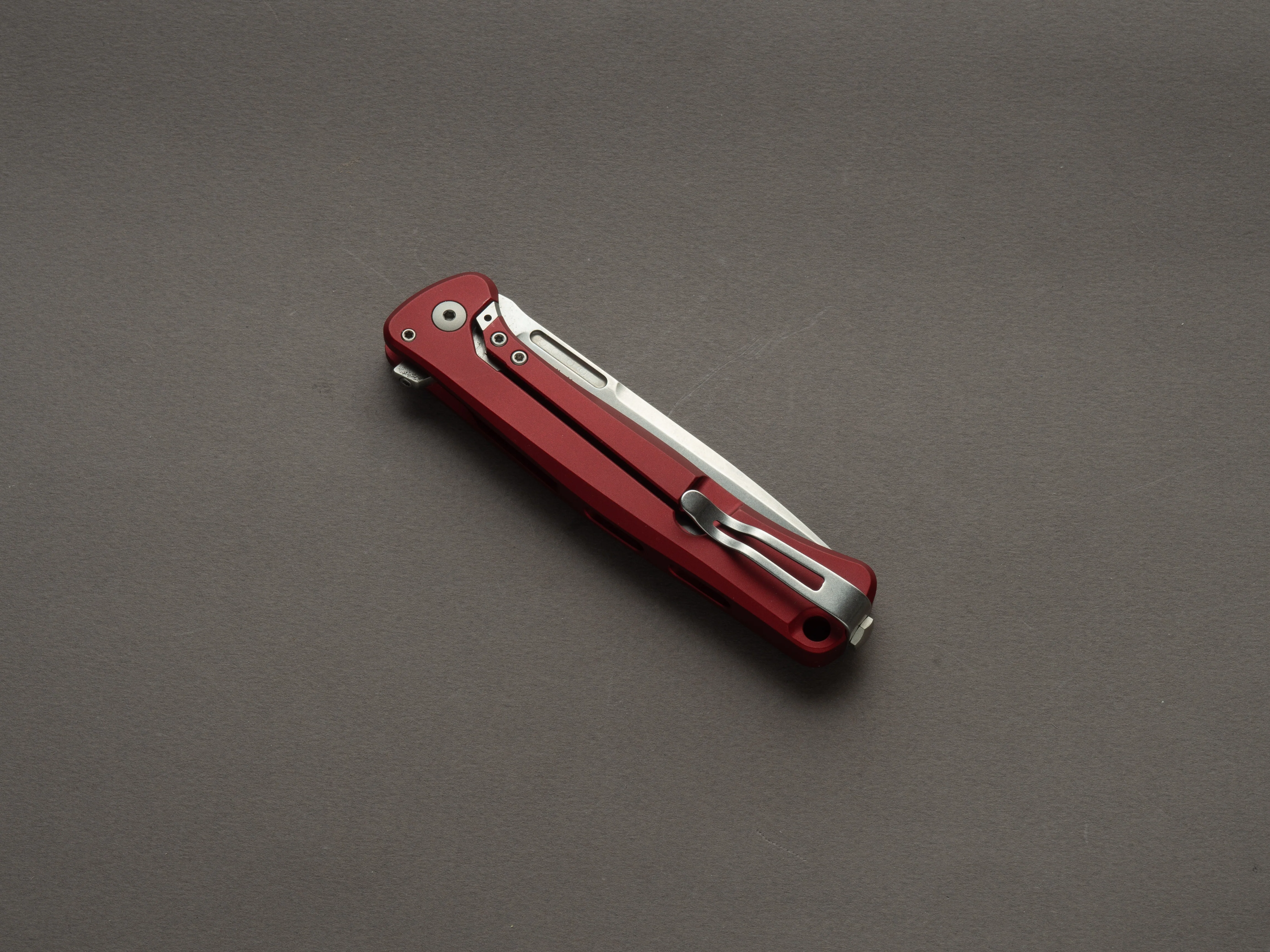 lionSTEEL - SOLID Folding Knife - Frame Lock - Skinny - MagnaCut - 85mm - Red Aluminum Handle - Image 4