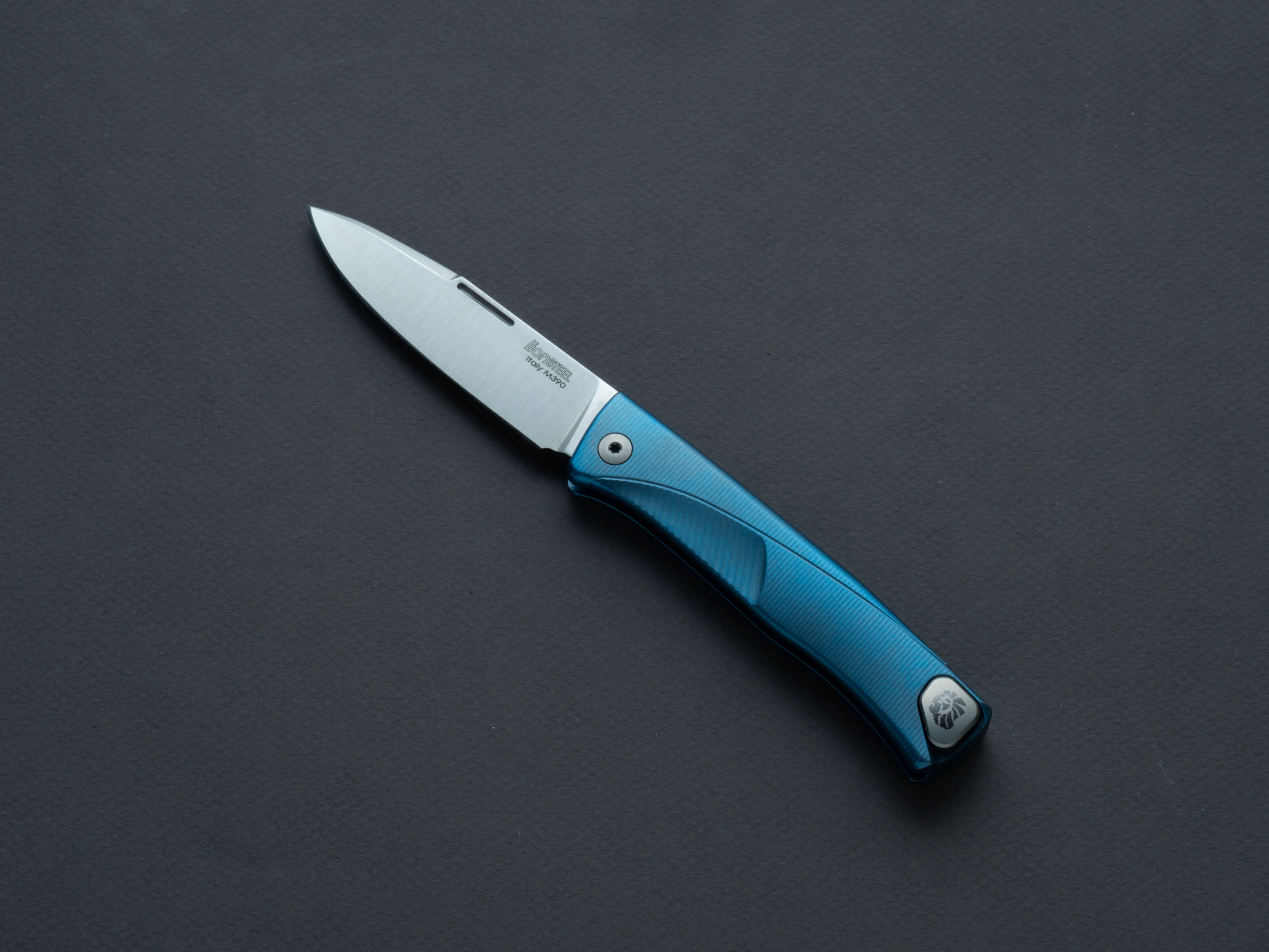 lionSTEEL - SOLID Folding Knife - Slip Joint - Thrill - M390 - 75mm - Blue Titanium - Image 2