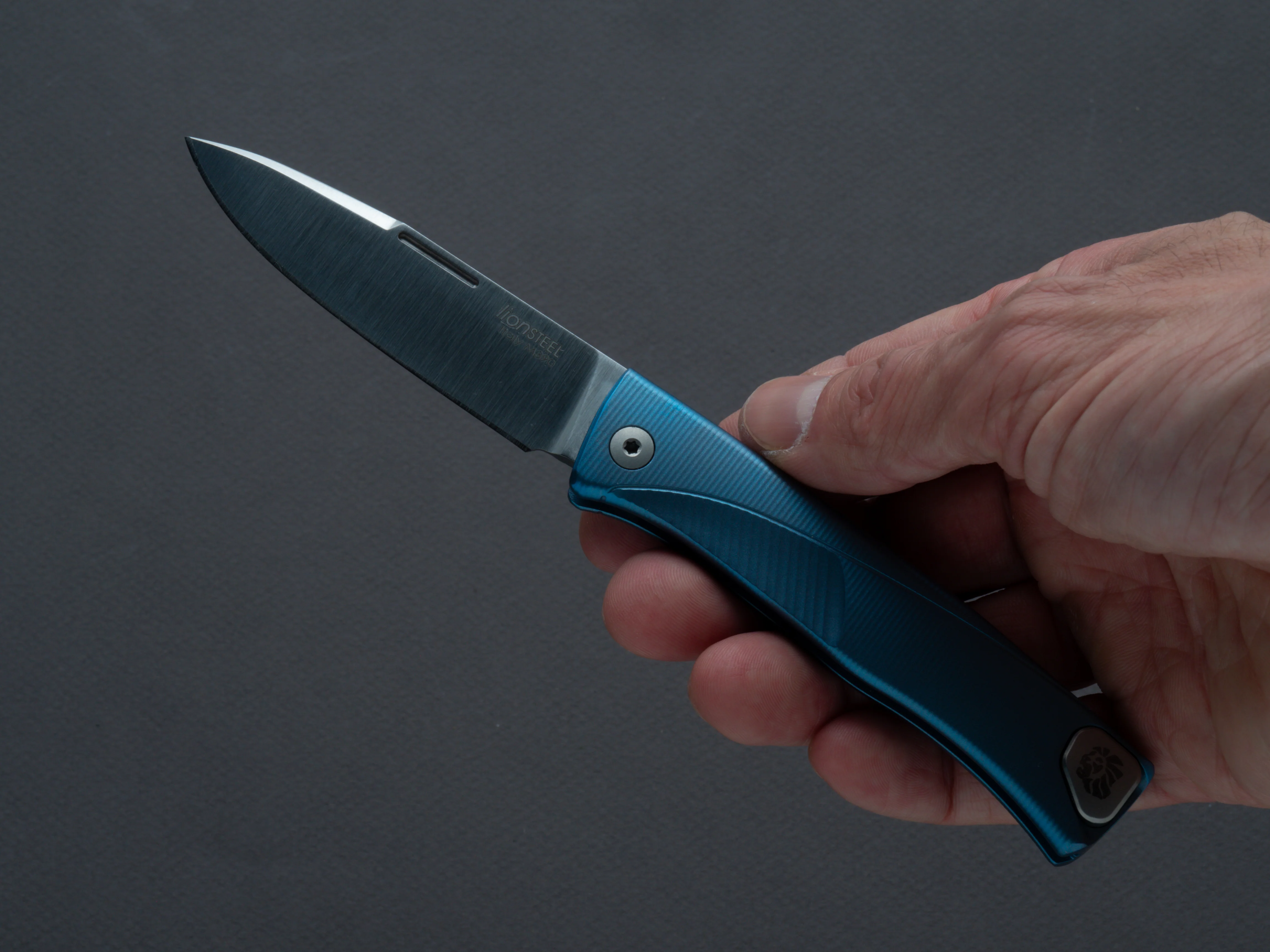 lionSTEEL - SOLID Folding Knife - Slip Joint - Thrill - M390 - 75mm - Blue Titanium - Image 4