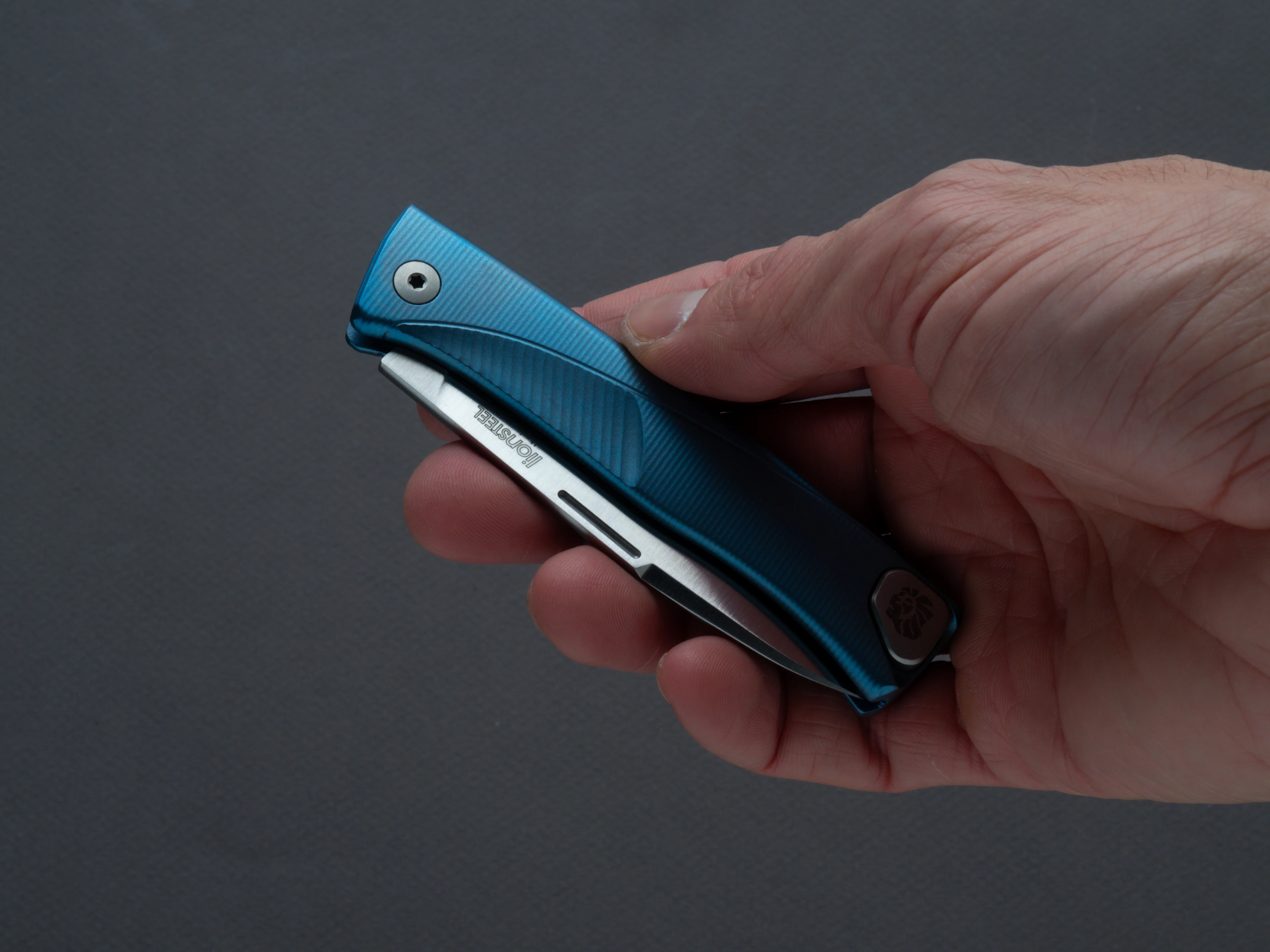 lionSTEEL - SOLID Folding Knife - Slip Joint - Thrill - M390 - 75mm - Blue Titanium - Image 6