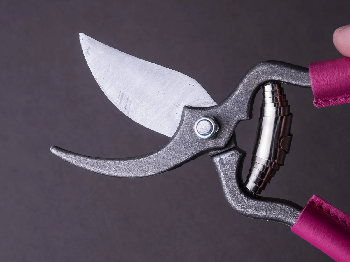 Locau - Garden Shears - Stainless - Pink Leather Handle - Image 4