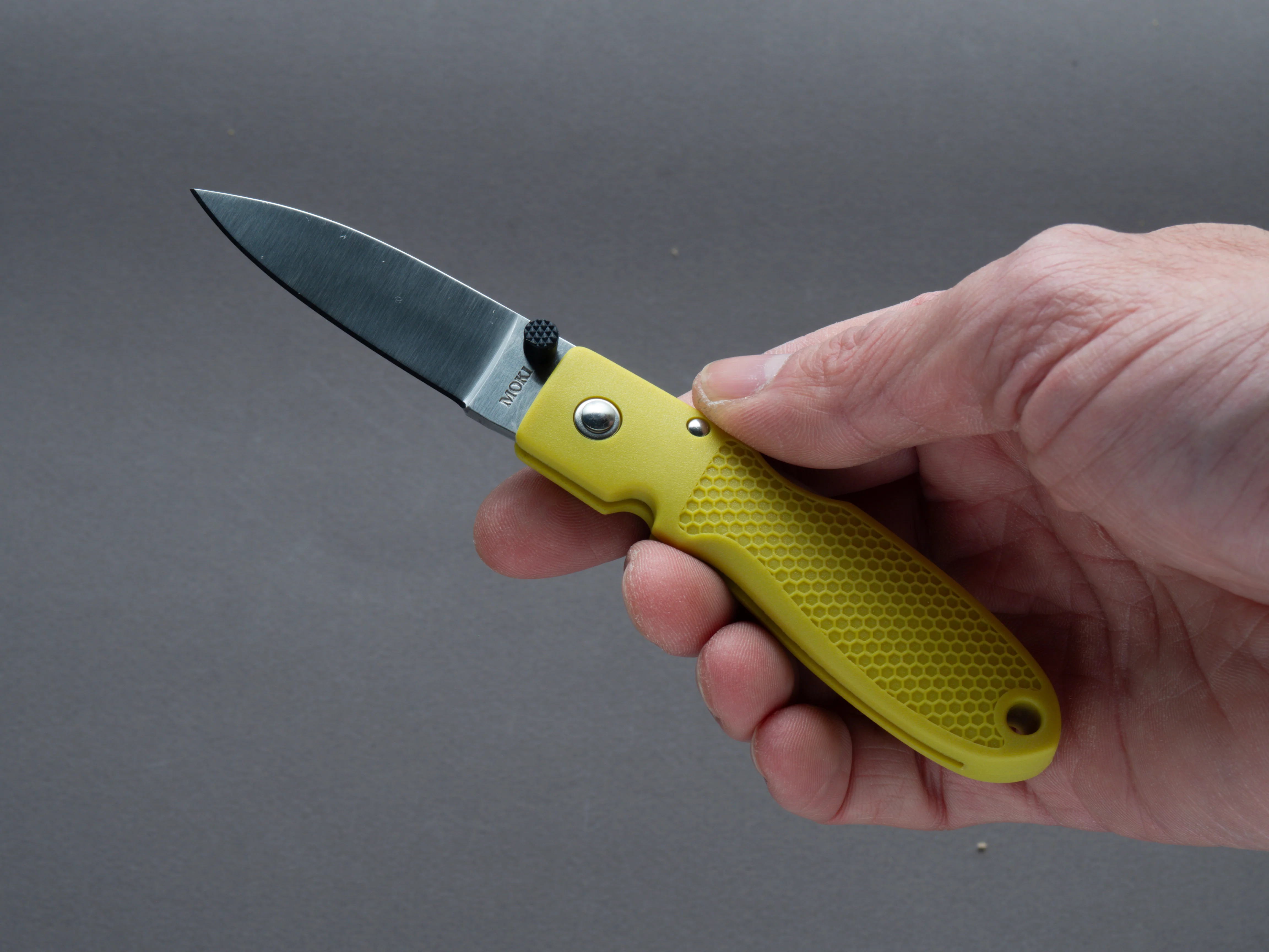 Moki - Folding - Coupe - Lock back - AUS-8 - 54mm - Mustard Yellow Grilon Handle - Image 3