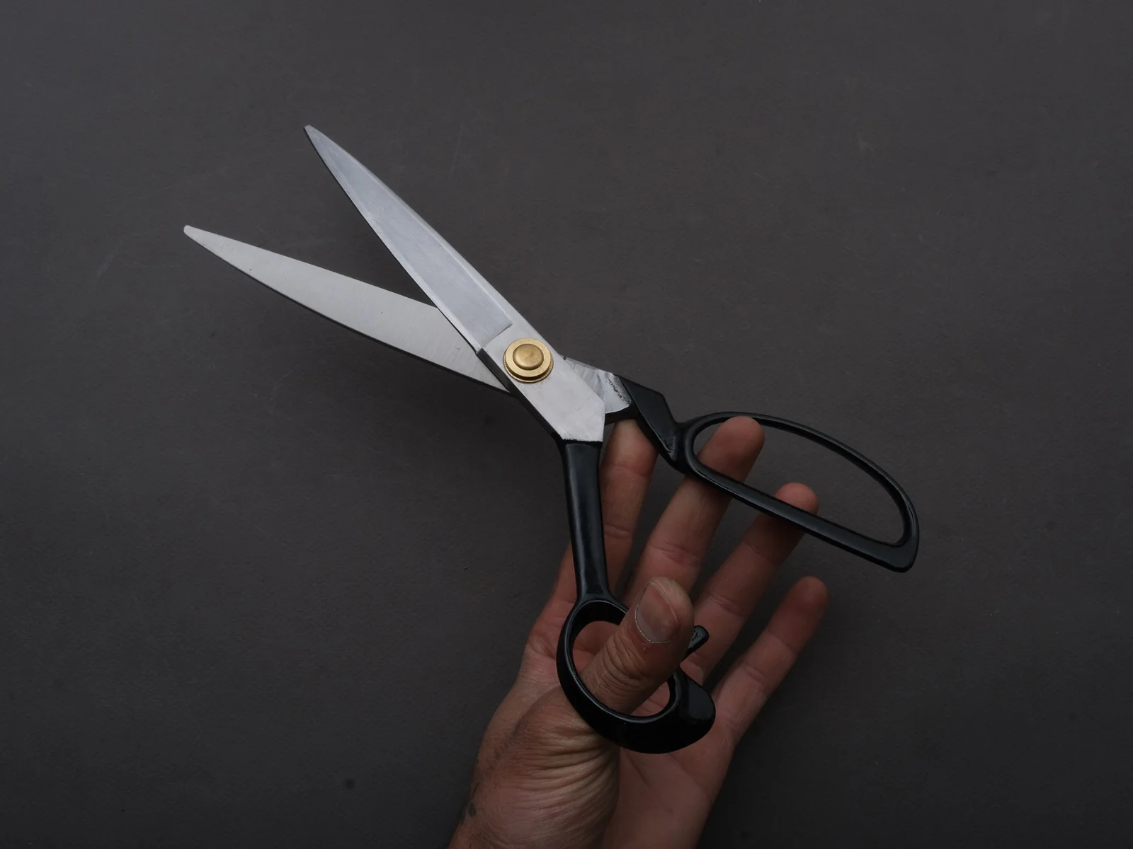 Morihei - Kikuyu - Left-Handed Fabric Shears - 260mm (Fully Left) - Image 3