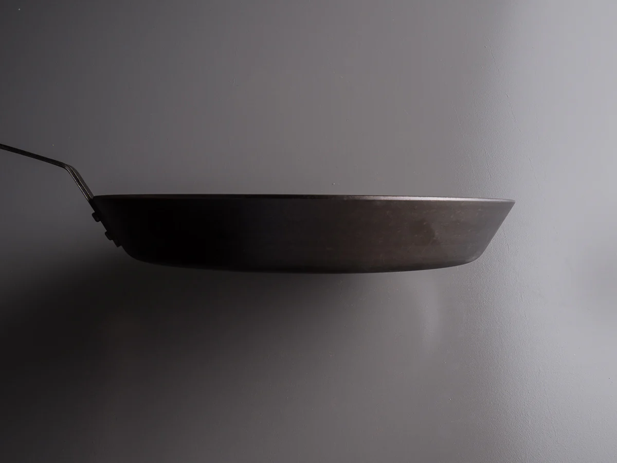 Netherton Foundry - Spun Iron - 12" Steak Pan - Heavy Duty Skillet - Removable Wood Grip - Image 4