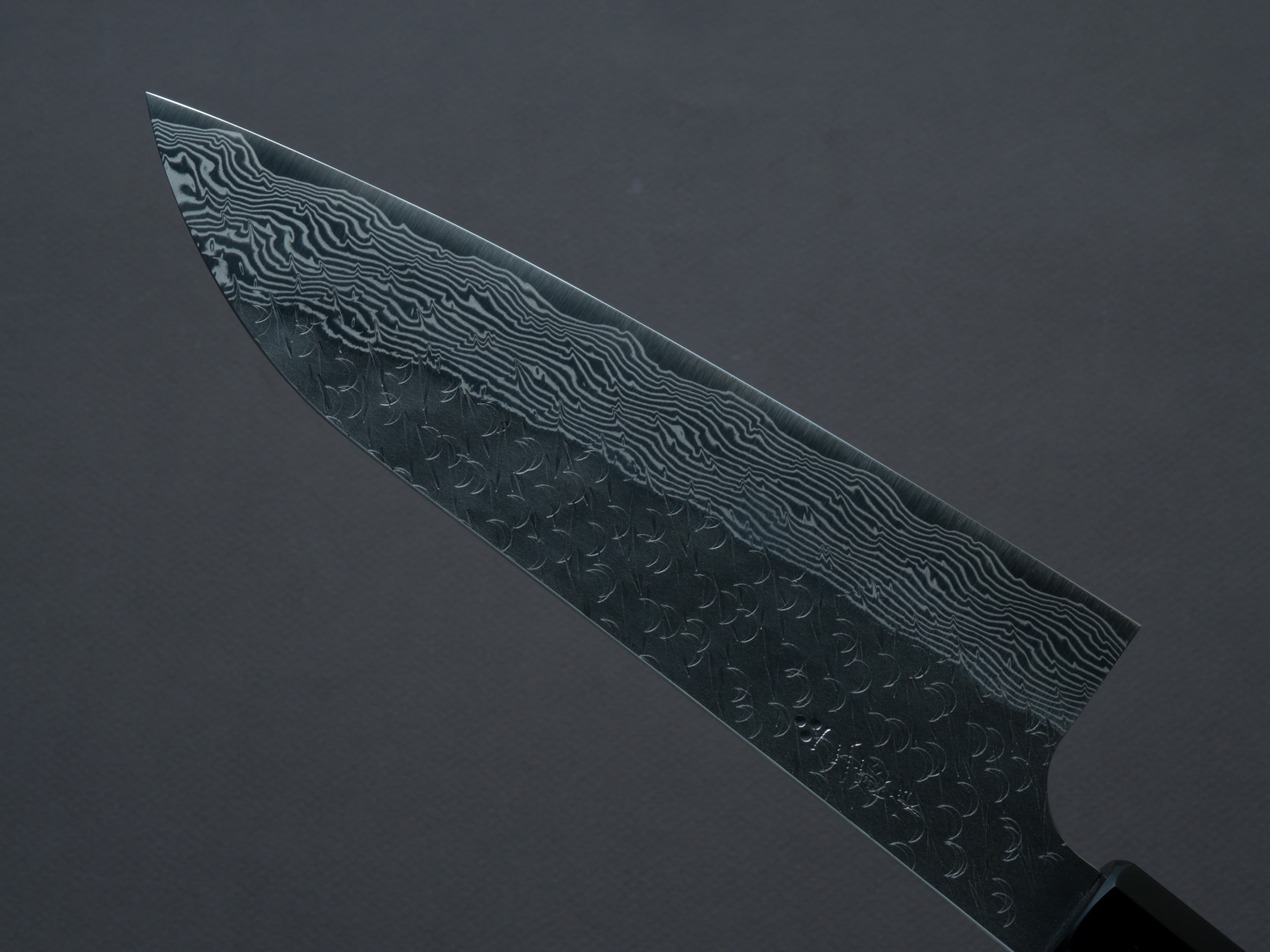 Nigara Hamono - SPG STRIX - Tsuchime Damascus - Santoku - 180mm - Ebony Handle - Image 4
