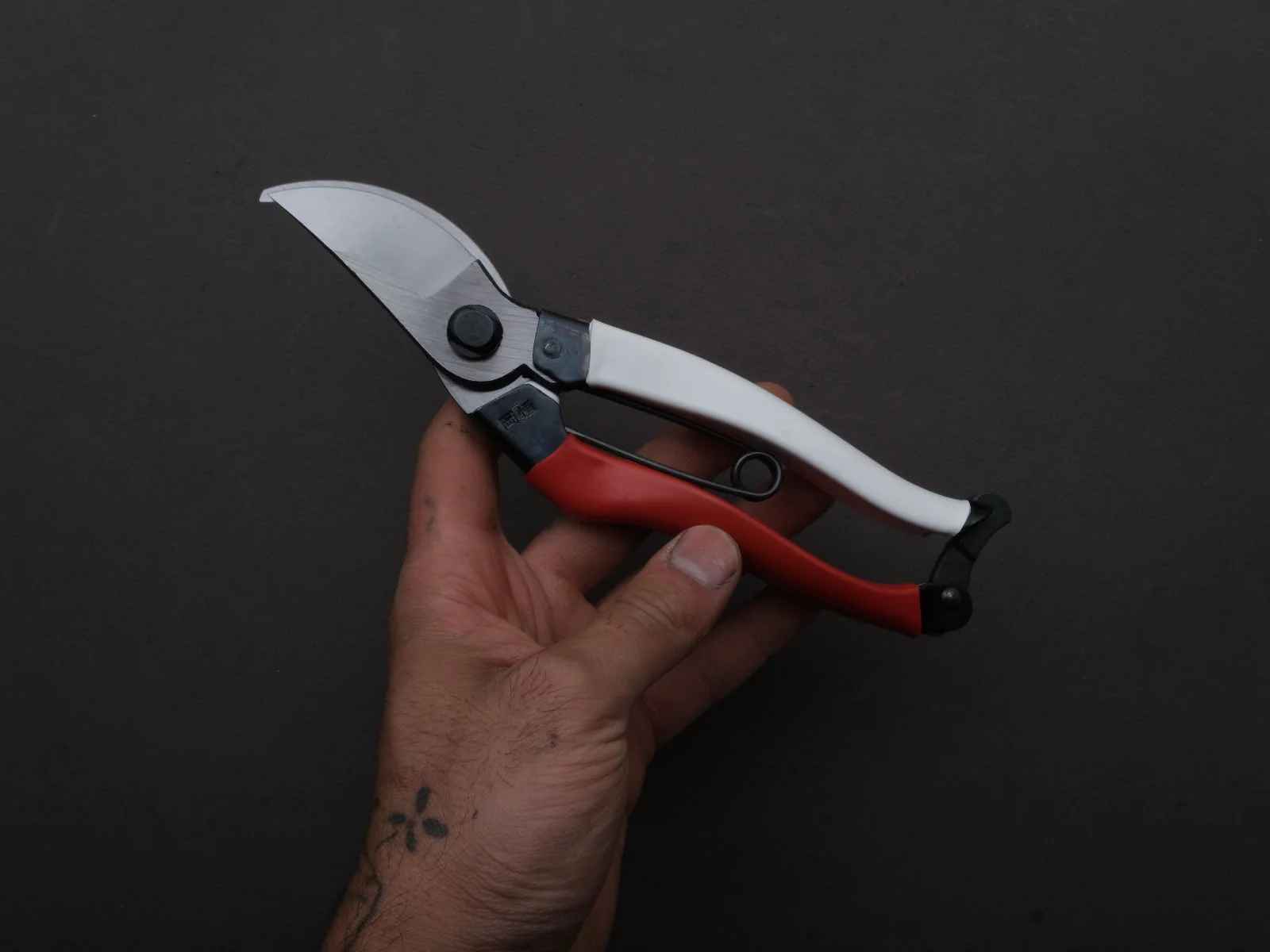Okatsune - Sentei - Pruning Shears - 200mm (#103) - Image 2