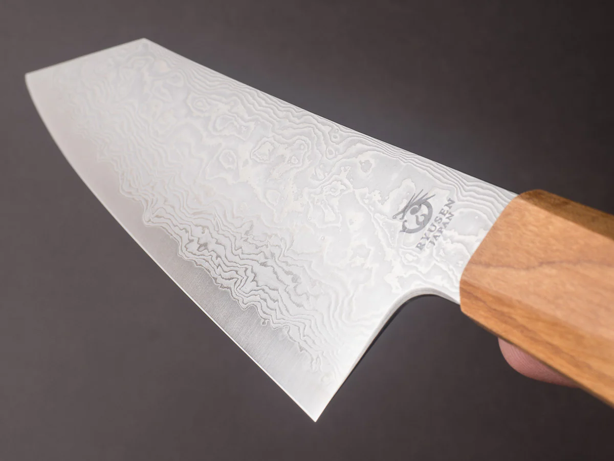RYUSEN - FUKAKURYU - ATS314 Damascus - 170mm Kiritsuke Santoku - Mono Curly Maple Handle - Image 10