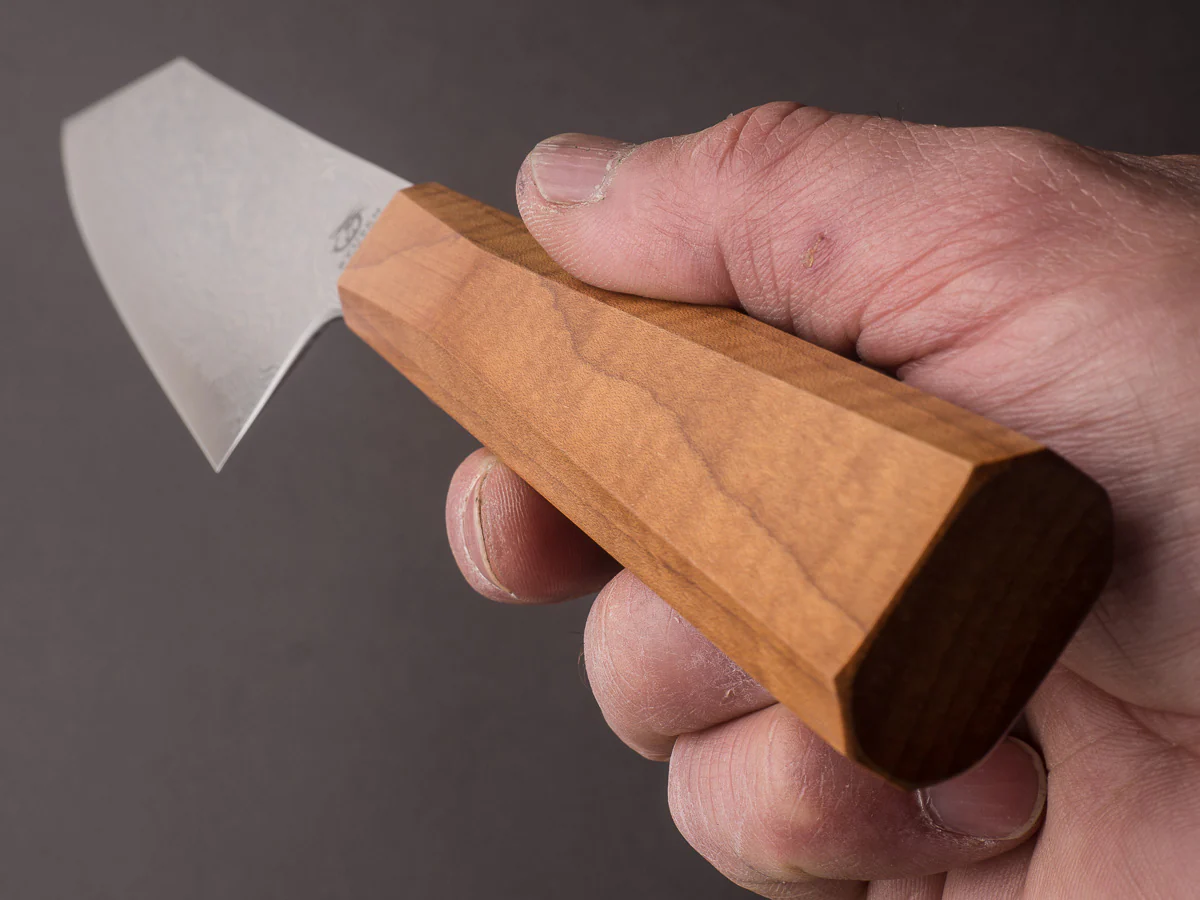 RYUSEN - FUKAKURYU - ATS314 Damascus - 170mm Kiritsuke Santoku - Mono Curly Maple Handle - Image 9