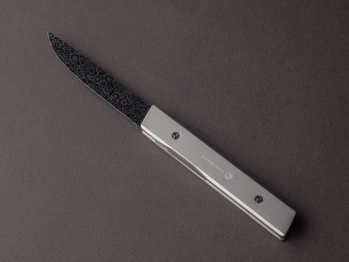 Ryusen - SK07 - Single Bevel Folding Steak Knife - Coreless Damascus - Noble Silver Handle w/ Blue Stitch Leather Case - Image 2