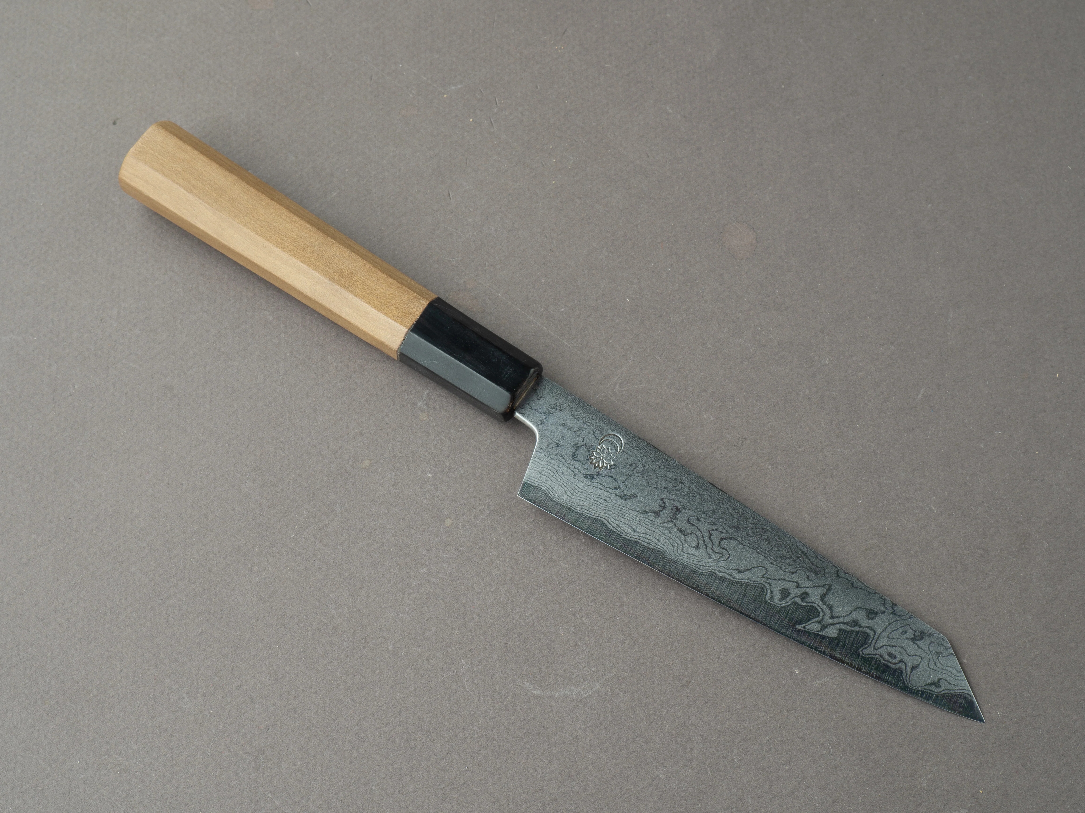 Sakai Kikumori - Kikuzuki Uzu - Blue #1 - Damascus - Kiritsuke Petty - 135mm - Magnolia Handle