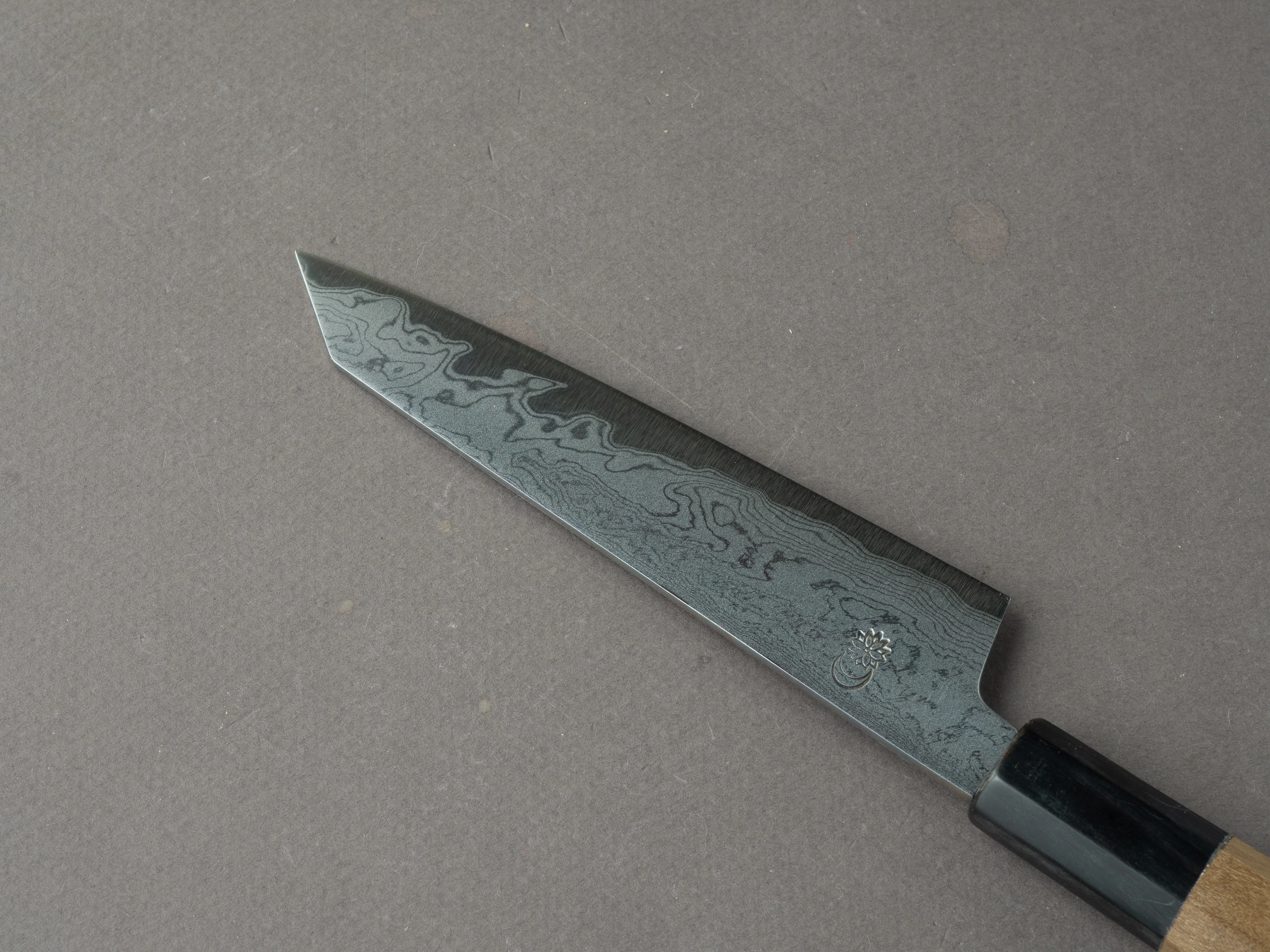 Sakai Kikumori - Kikuzuki Uzu - Blue #1 - Damascus - Kiritsuke Petty - 135mm - Magnolia Handle - Image 4