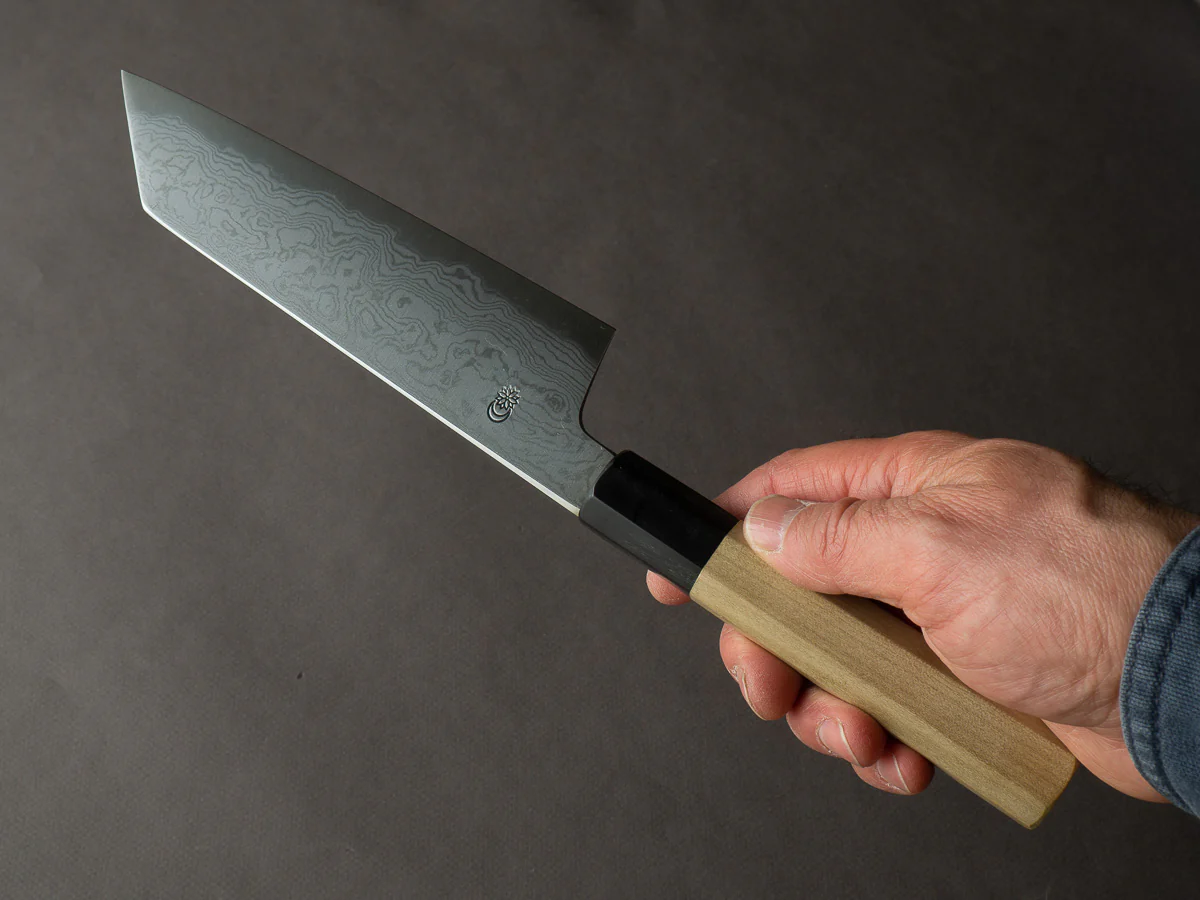 Sakai Kikumori - Kikuzuki Uzu - Blue #1 - Damascus - Kiritsuke Santoku - 180mm - Magnolia Handle - Image 5