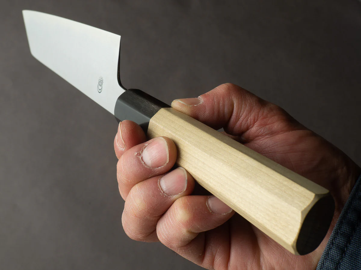 Sakai Kikumori - Kikuzuki Uzu - Blue #1 - Damascus - Kiritsuke Santoku - 180mm - Magnolia Handle - Image 9