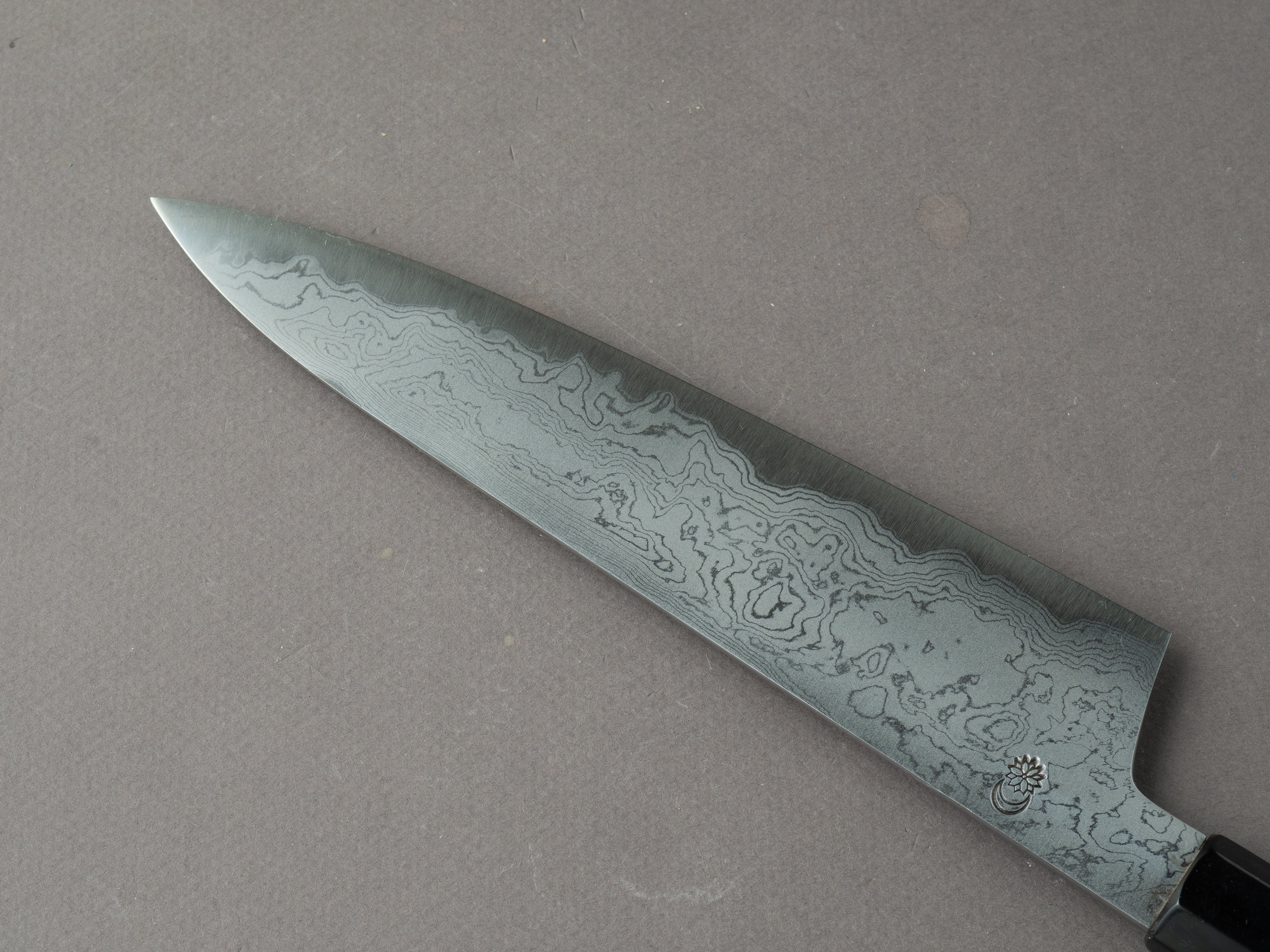 Sakai Kikumori - Kikuzuki Uzu - Blue #1 - Damascus - Gyuto - 210mm - Magnolia Handle - Image 4
