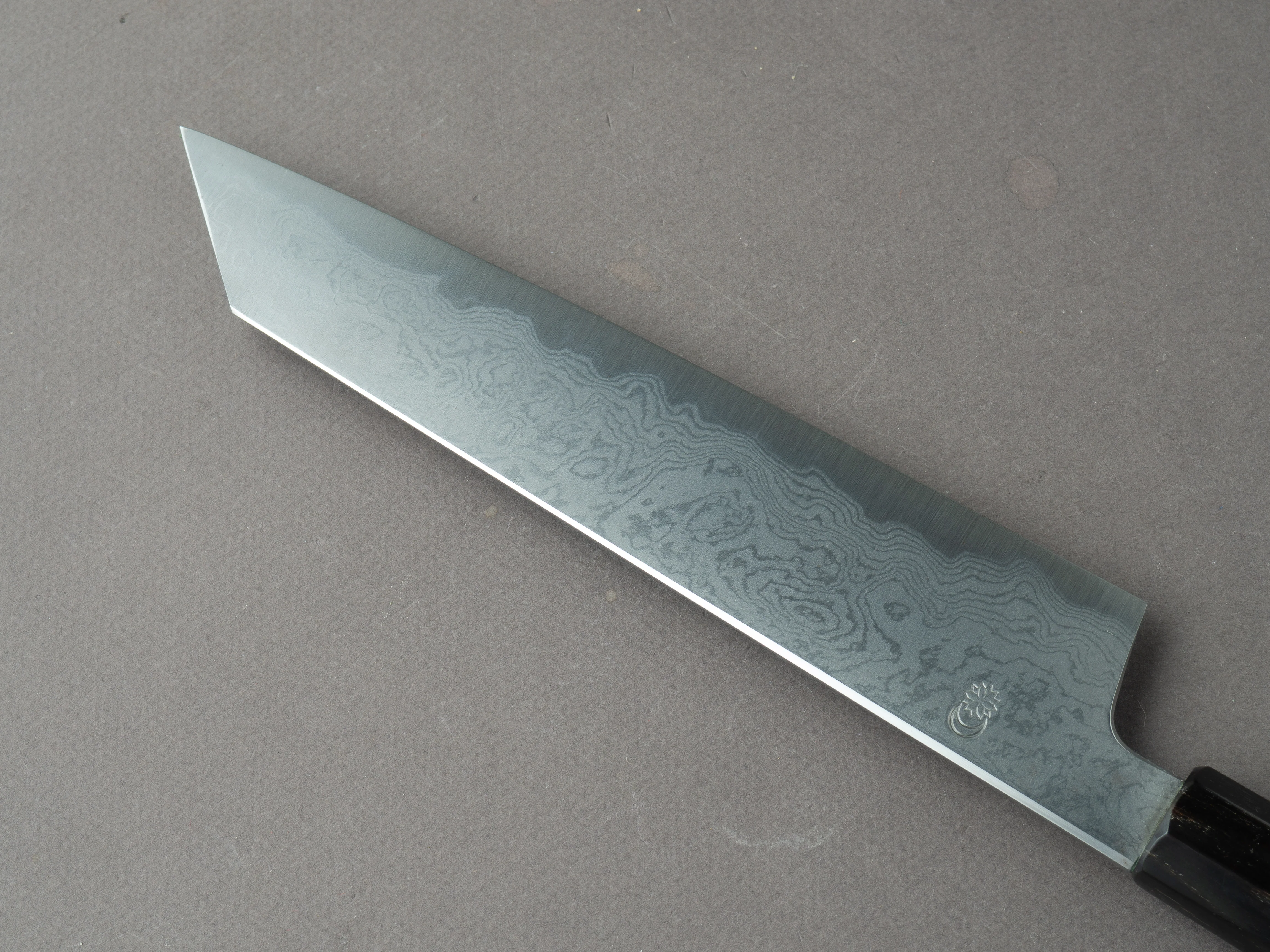 Sakai Kikumori - Kikuzuki Uzu - Blue #1 - Damascus - Kiritsuke Gyuto - 210mm - Magnolia Handle - Image 4