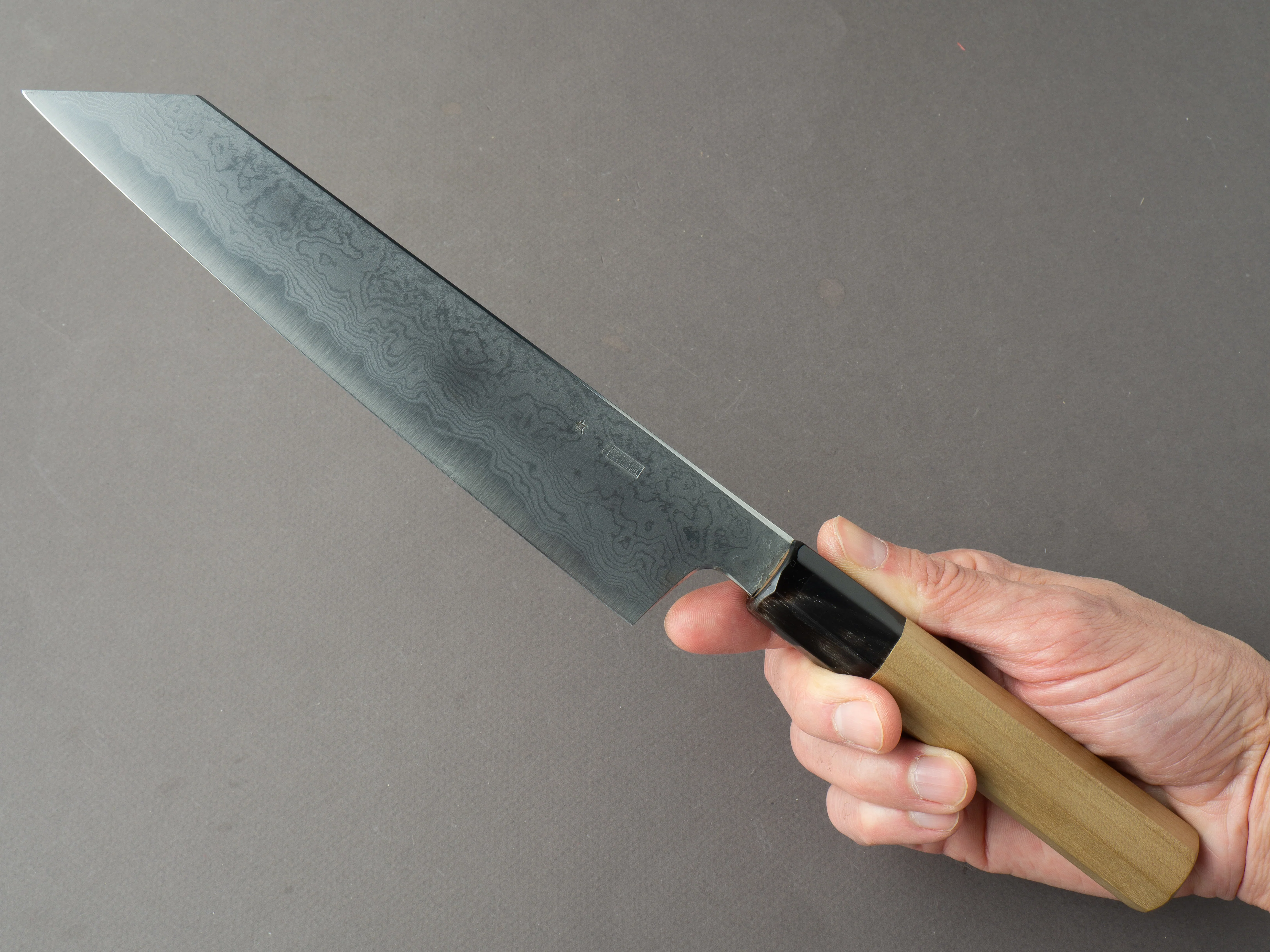 Sakai Kikumori - Kikuzuki Uzu - Blue #1 - Damascus - Kiritsuke Gyuto - 210mm - Magnolia Handle - Image 6