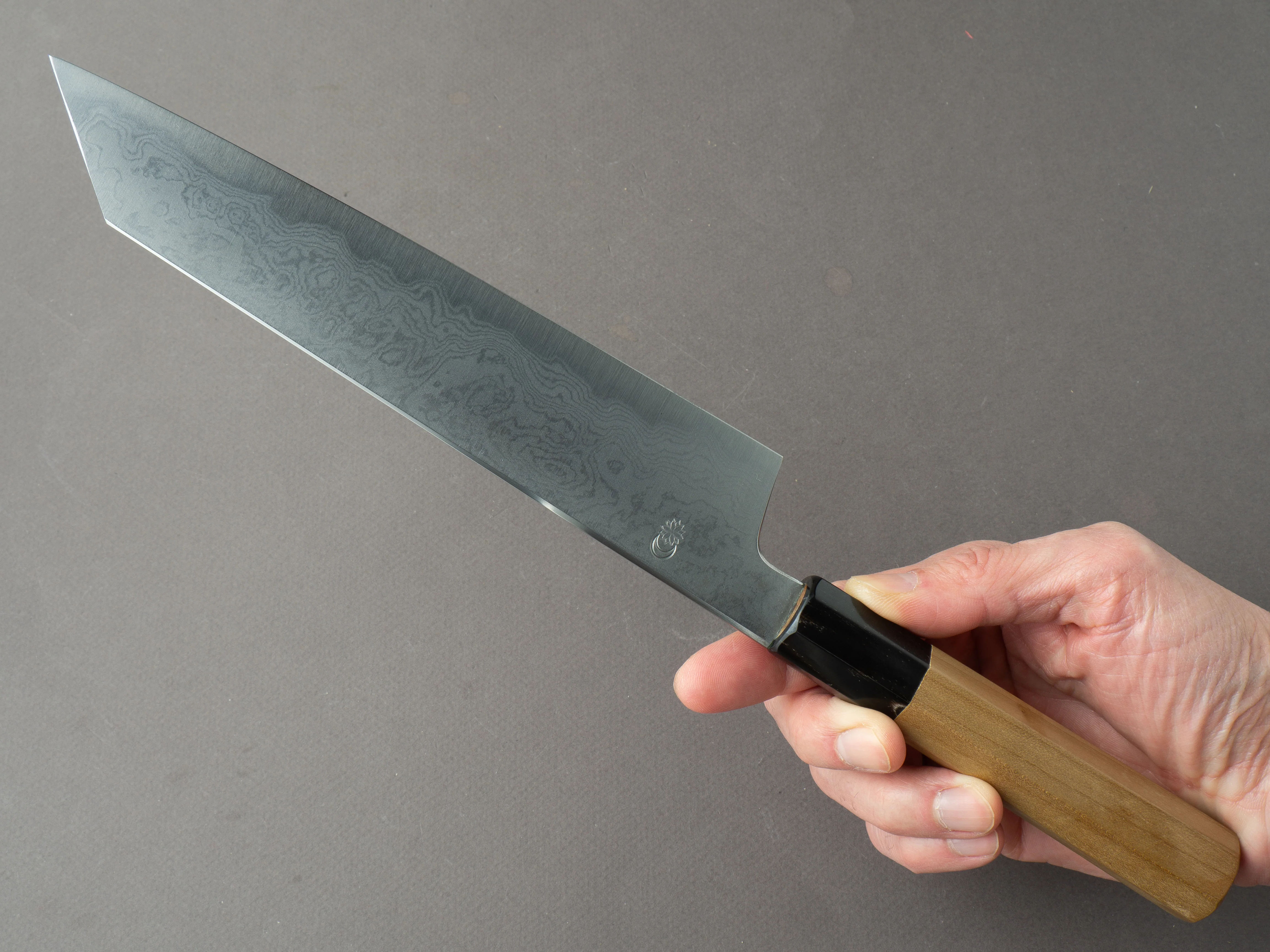 Sakai Kikumori - Kikuzuki Uzu - Blue #1 - Damascus - Kiritsuke Gyuto - 210mm - Magnolia Handle - Image 7