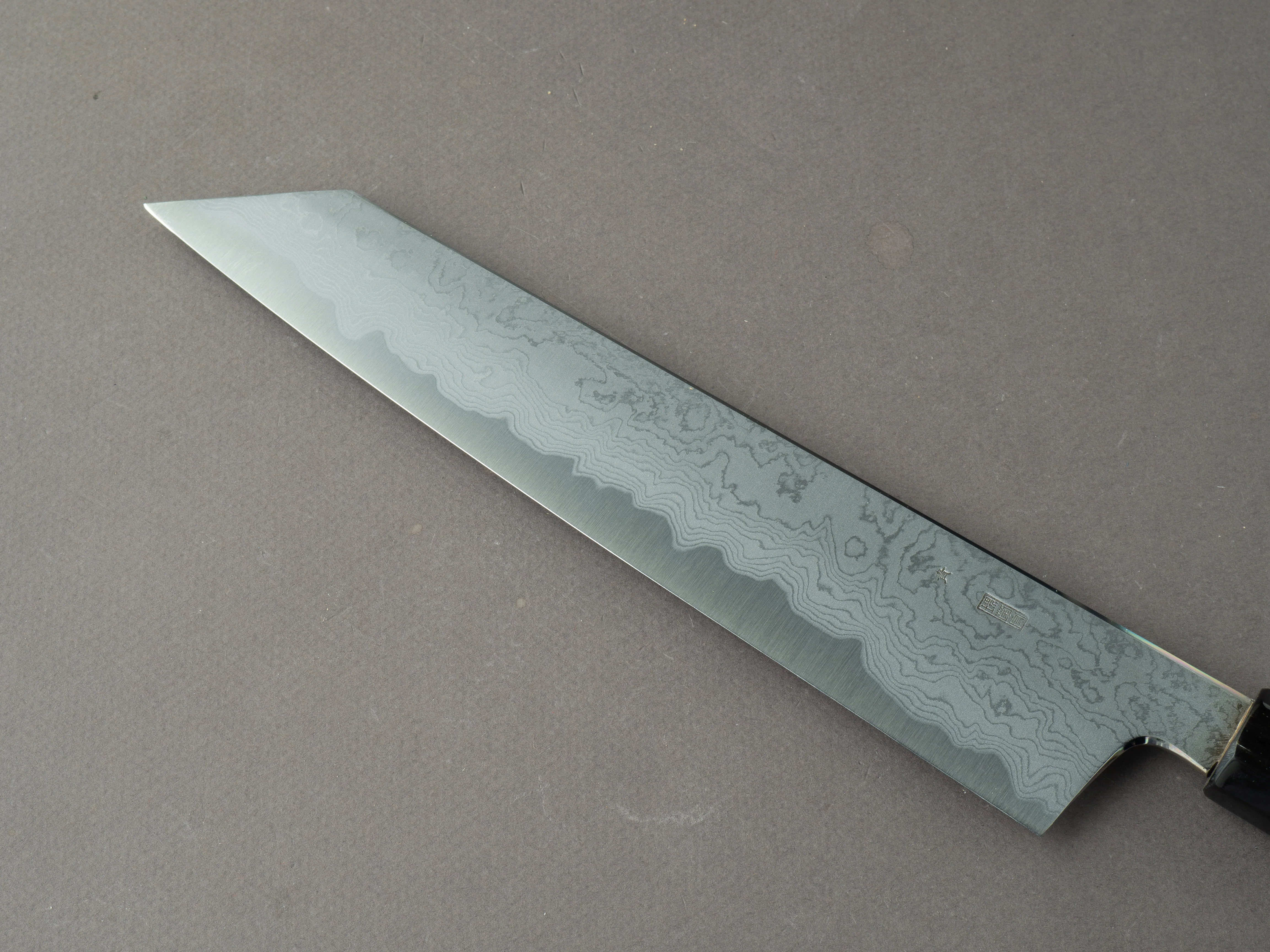Sakai Kikumori - Kikuzuki Uzu - Blue #1 - Damascus - Kiritsuke Gyuto - 240mm - Magnolia Handle - Image 3