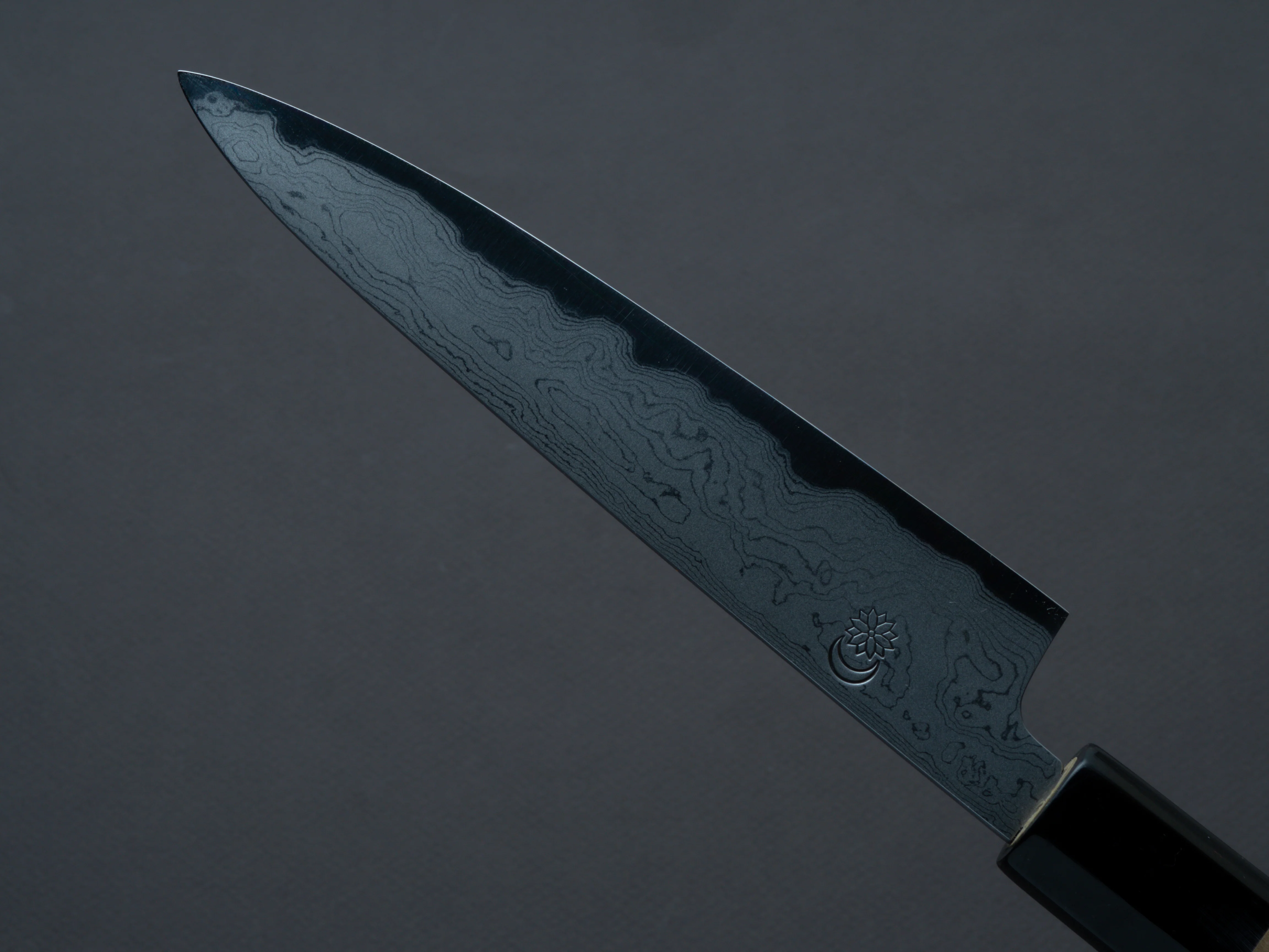 Sakai Kikumori - Kikuzuki Uzu - Blue #1 - Damascus - Petty - 150mm - Magnolia Handle - Image 4