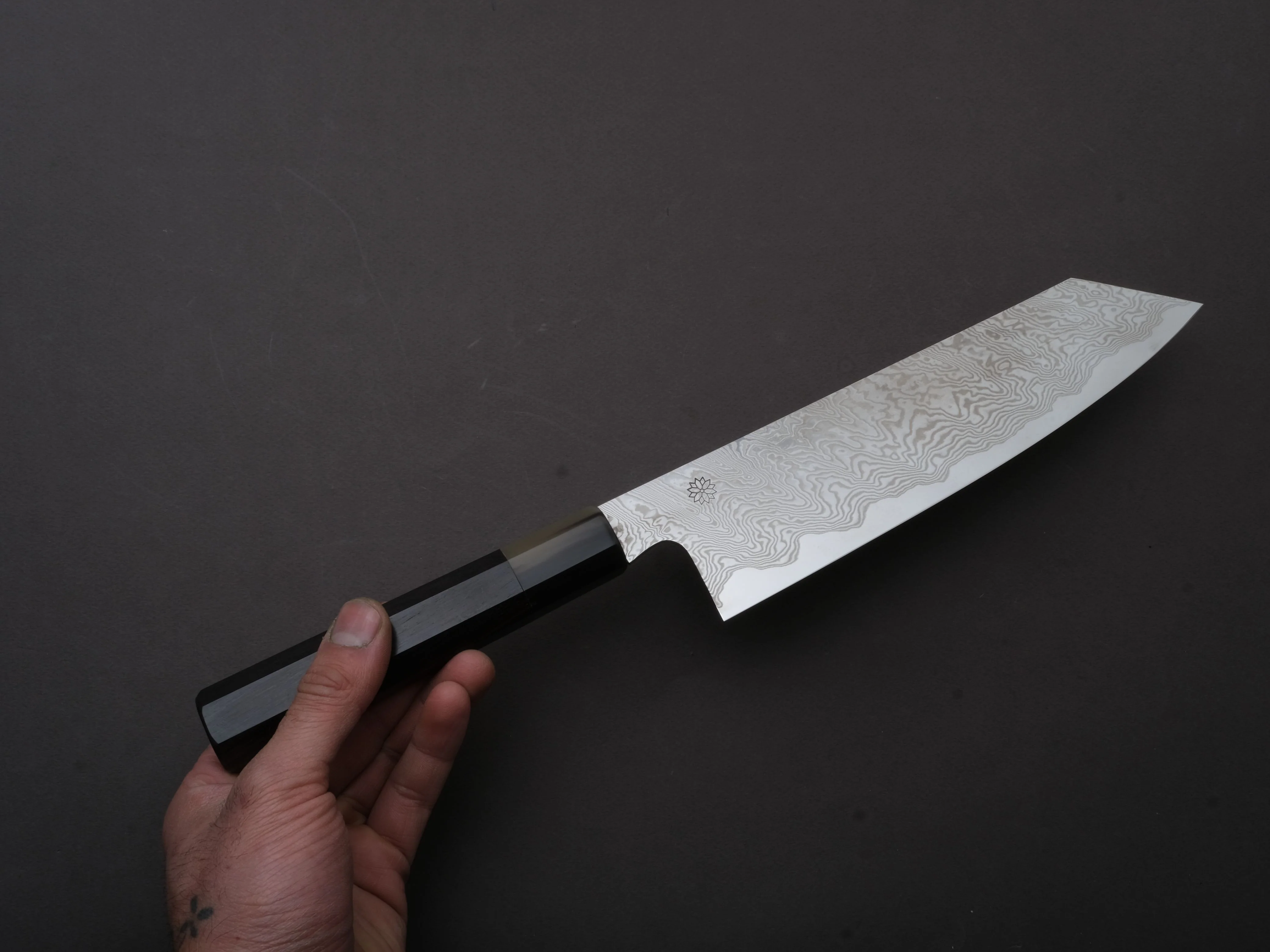Sakai Kikumori - MINAMO - ATS34 - Damascus - Kiritsuke Gyuto - 225mm - Ebony Handle - Image 4