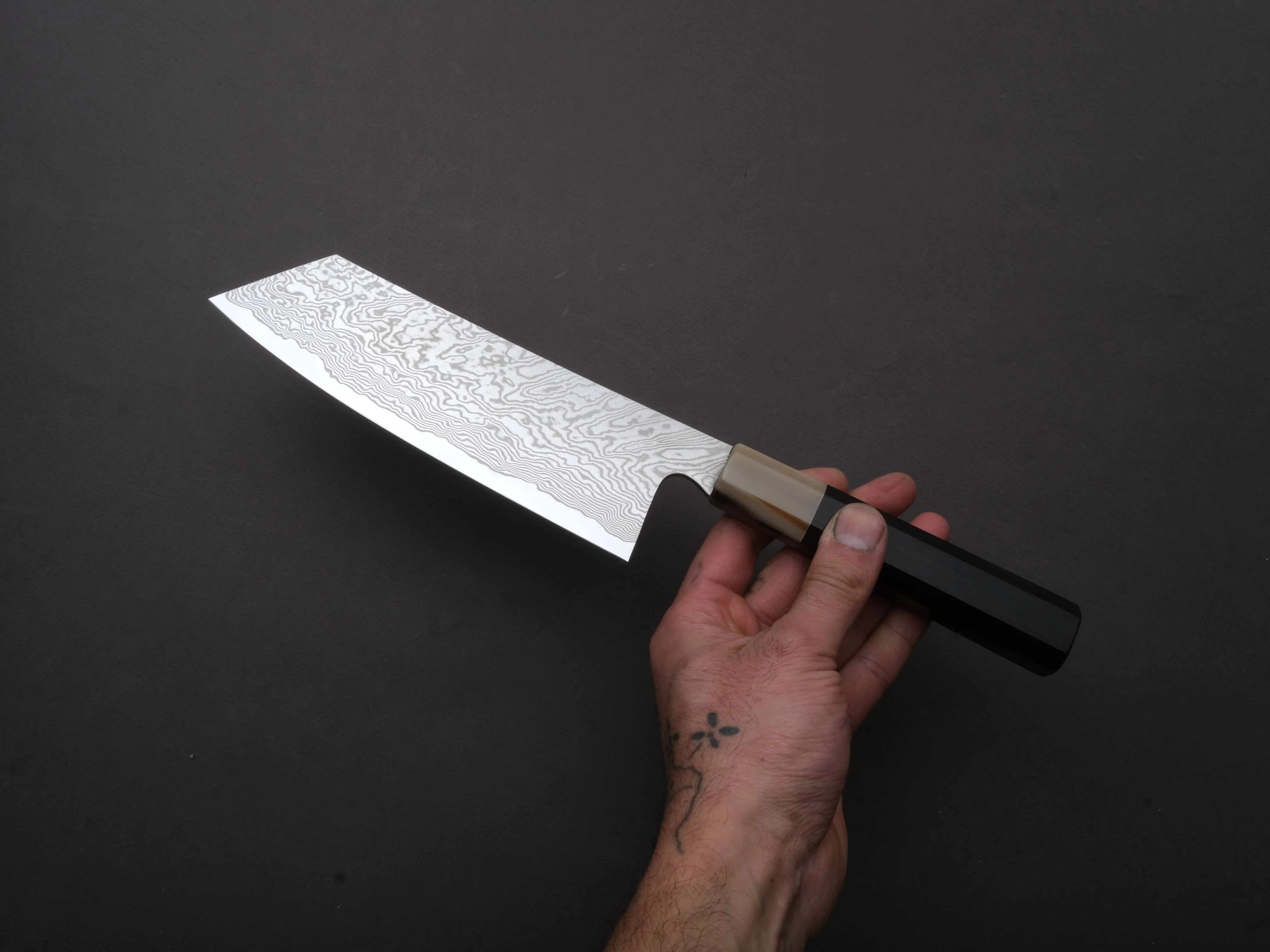 Sakai Kikumori - MINAMO - ATS34 - Damascus - Kiritsuke Santoku - 180mm - Ebony Handle - Image 6