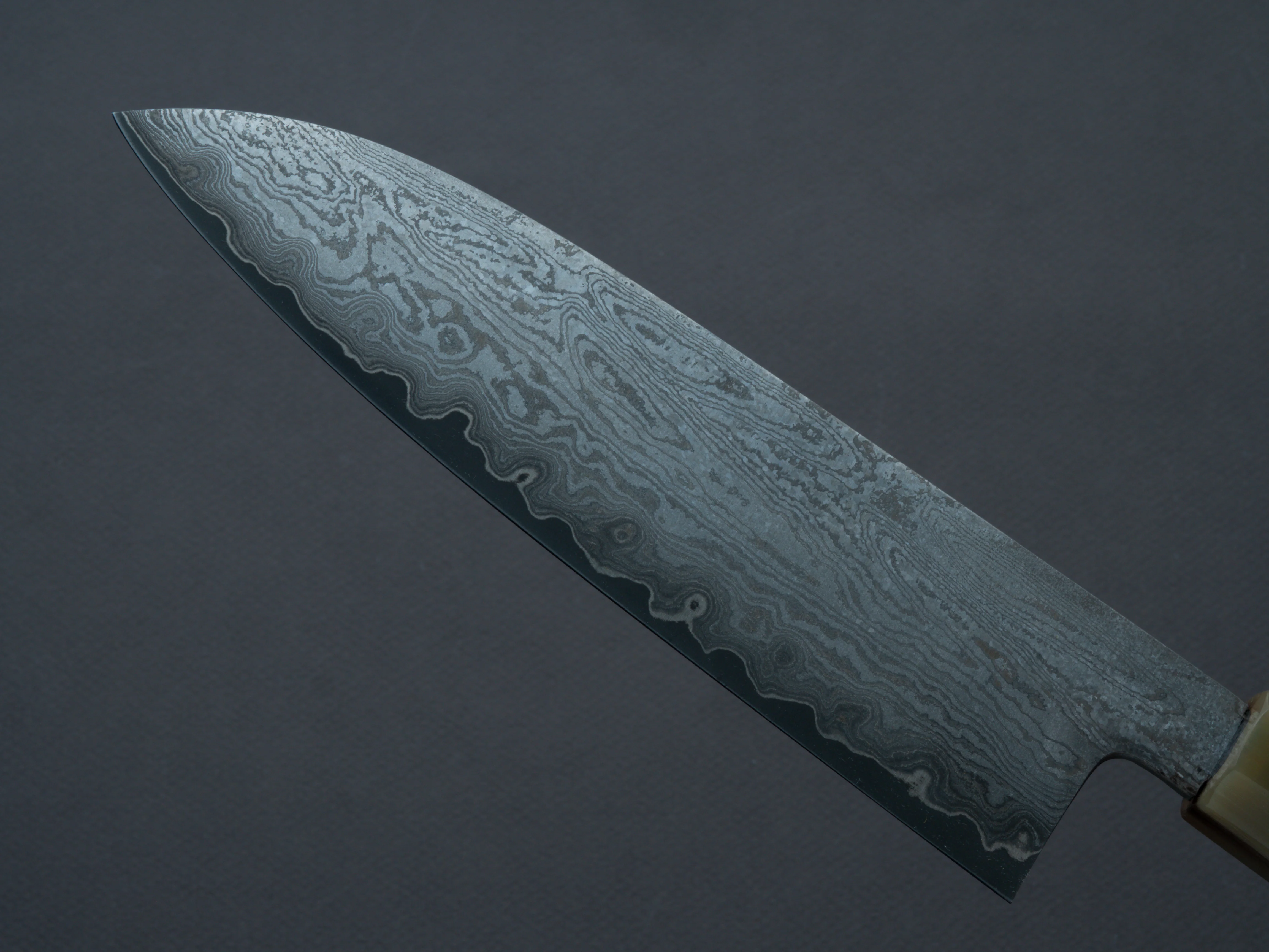 Sakai Kikumori - Seiun - VG10 - Damascus - Santoku - 180mm - Ebony Handle - Image 3