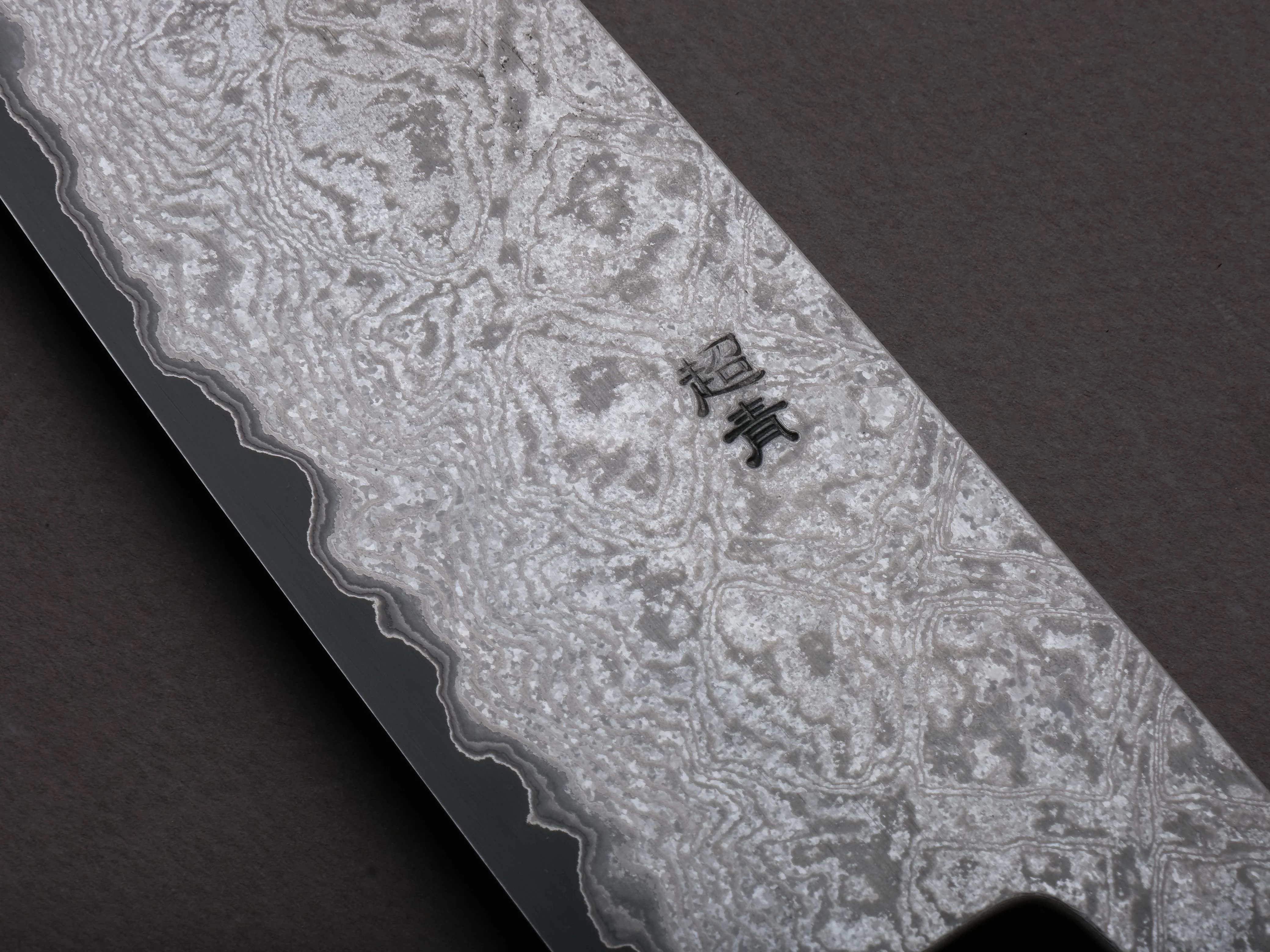 Sakai Kikumori - YOGIRI - Super Blue - Stainless Clad - Forced Patina - Kiritsuke Gyuto - 225mm - Ebony Handle - Image 3
