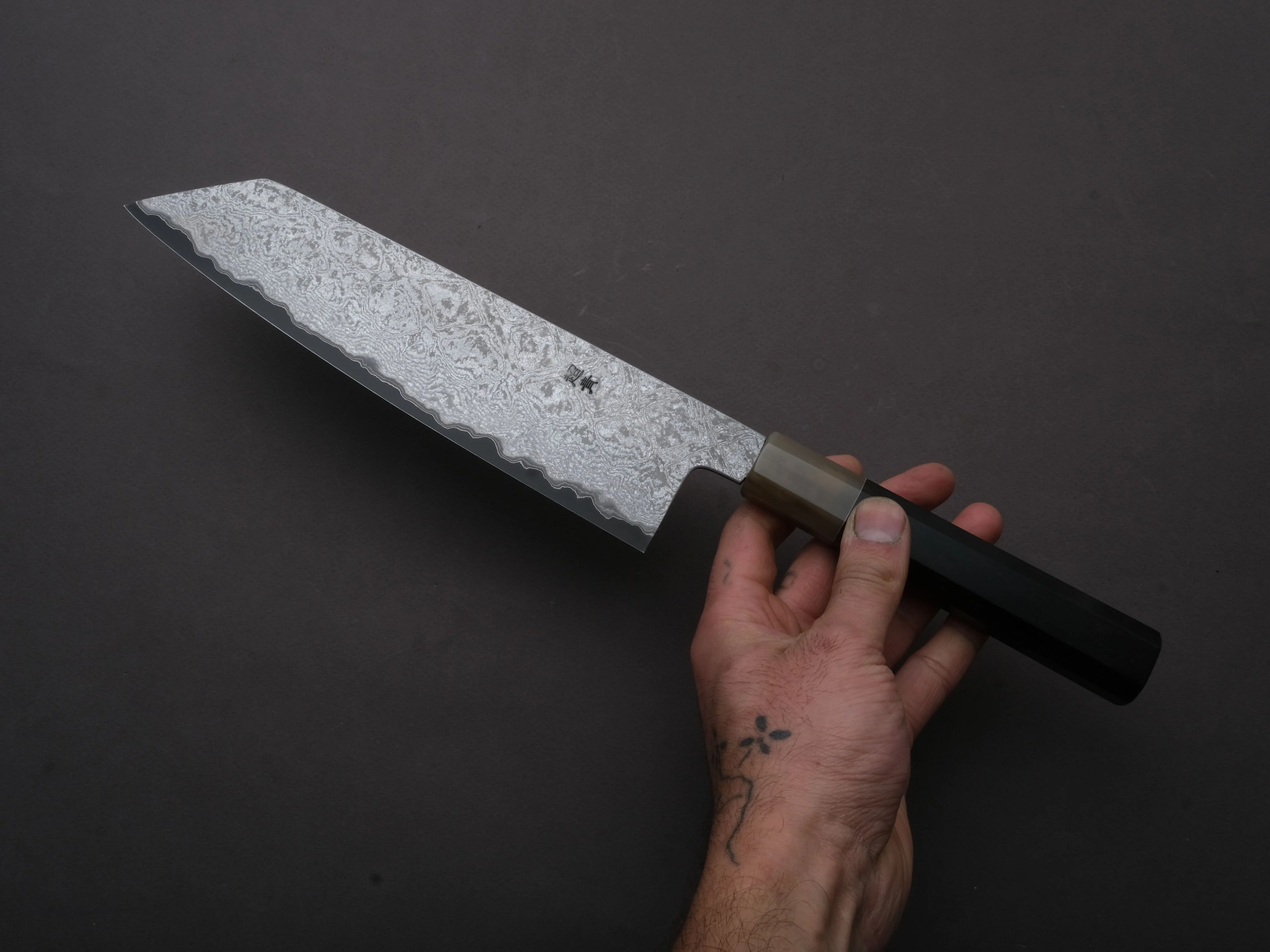 Sakai Kikumori - YOGIRI - Super Blue - Stainless Clad - Forced Patina - Kiritsuke Gyuto - 225mm - Ebony Handle - Image 4