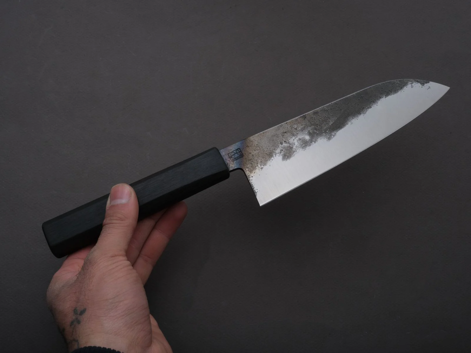 SOFTCUT - 80CrV2 Carbon - Kurouchi - 170mm Santoku - Charred Oak Handle - Image 3