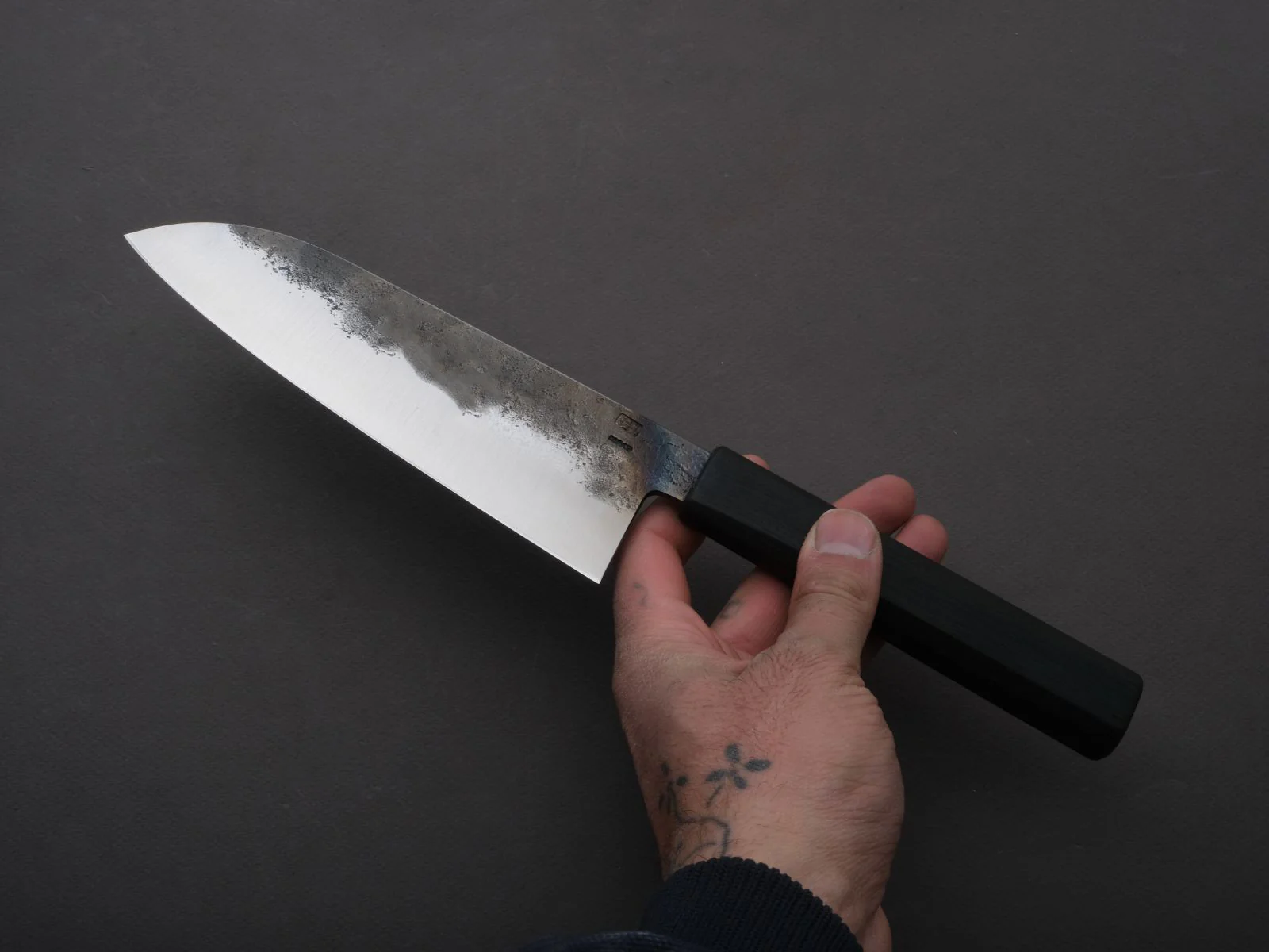 SOFTCUT - 80CrV2 Carbon - Kurouchi - 170mm Santoku - Charred Oak Handle - Image 4